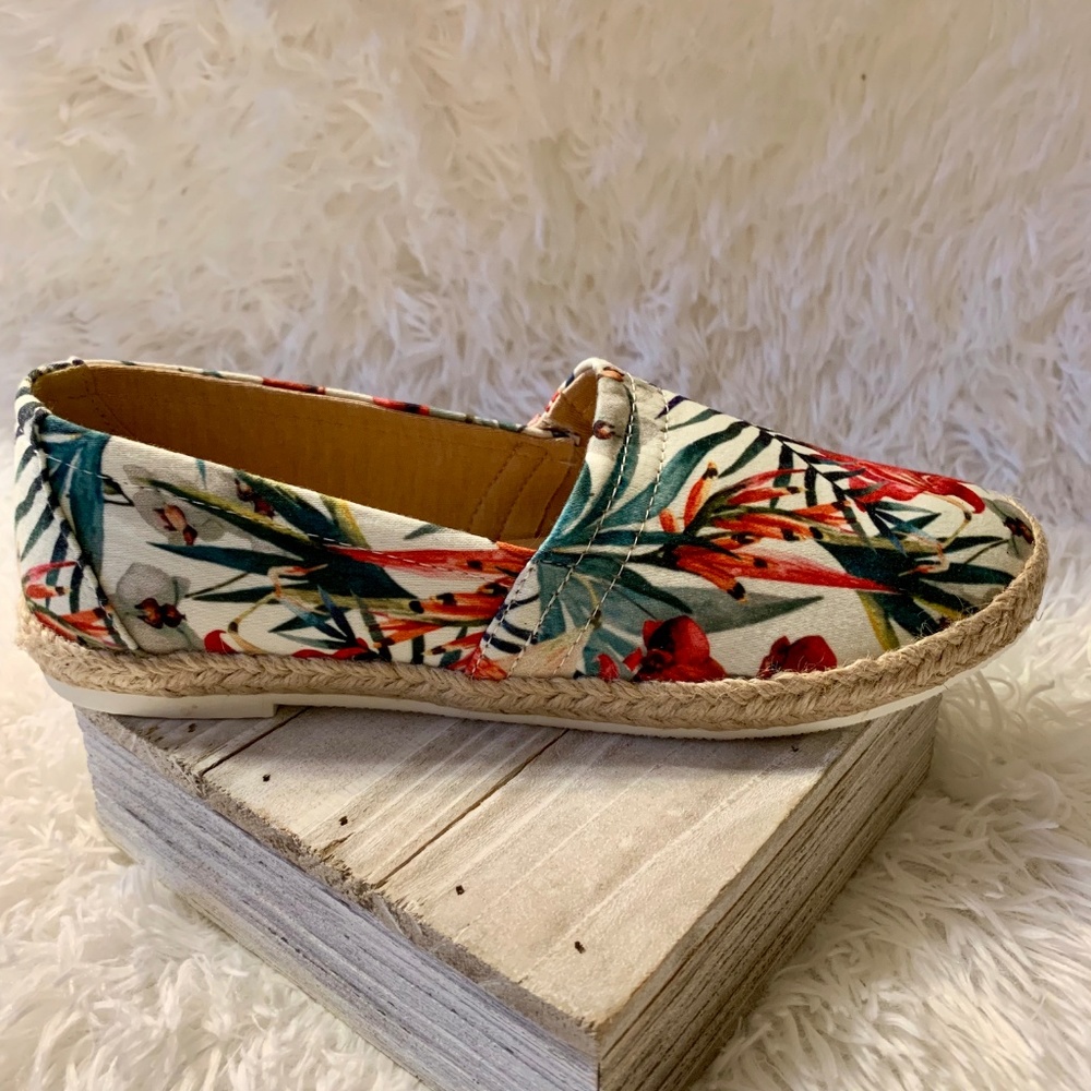 Tropical Canvas Flat